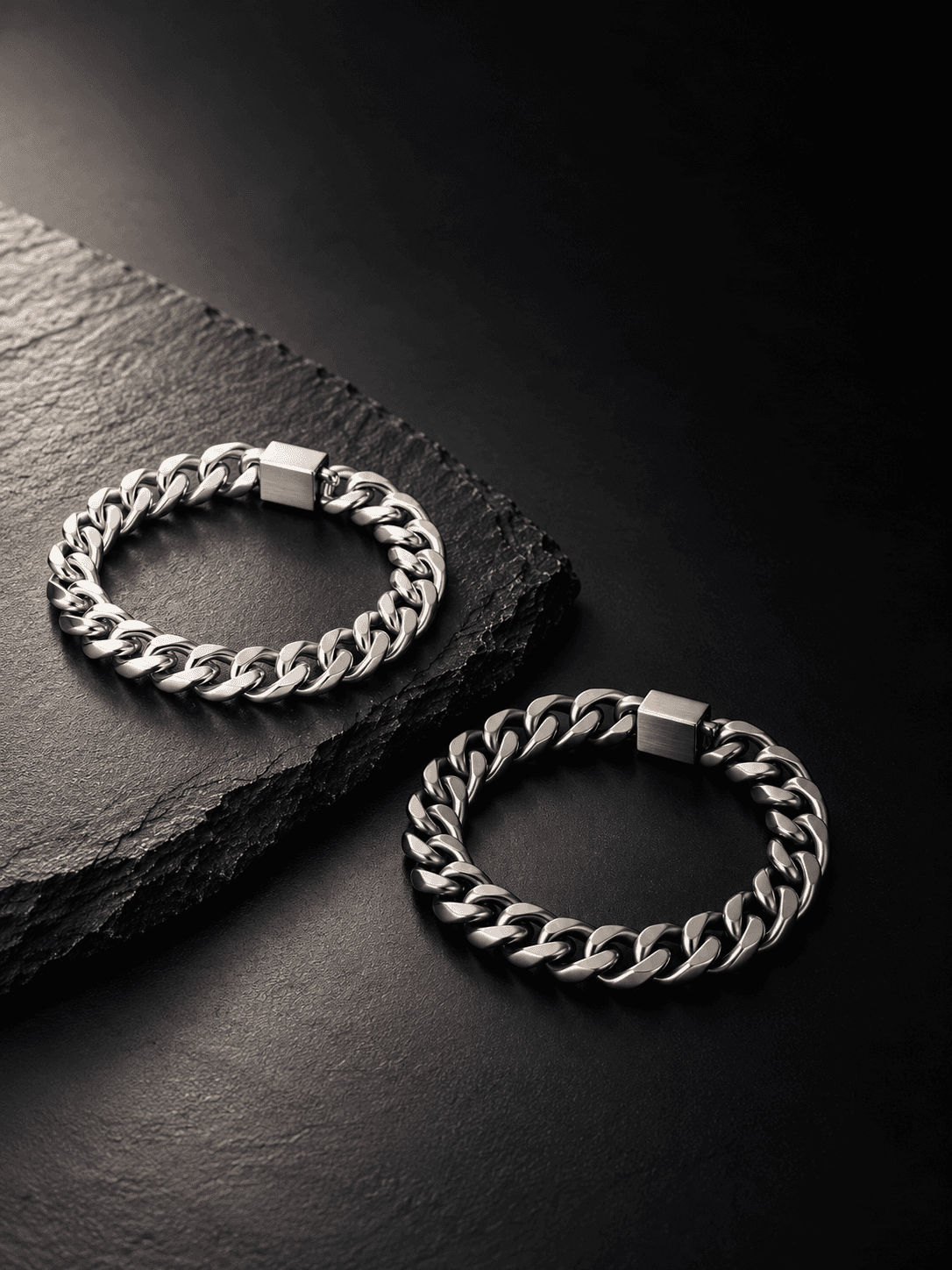 تفاوت نقره و استیل چیست؟ مقایسه دوام، قیمت و کاربرد در زیورآلات